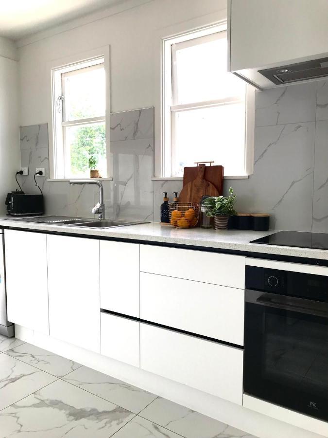Bright & Comfy Stay In Newly Renovated Home With Parking Auckland Extérieur photo