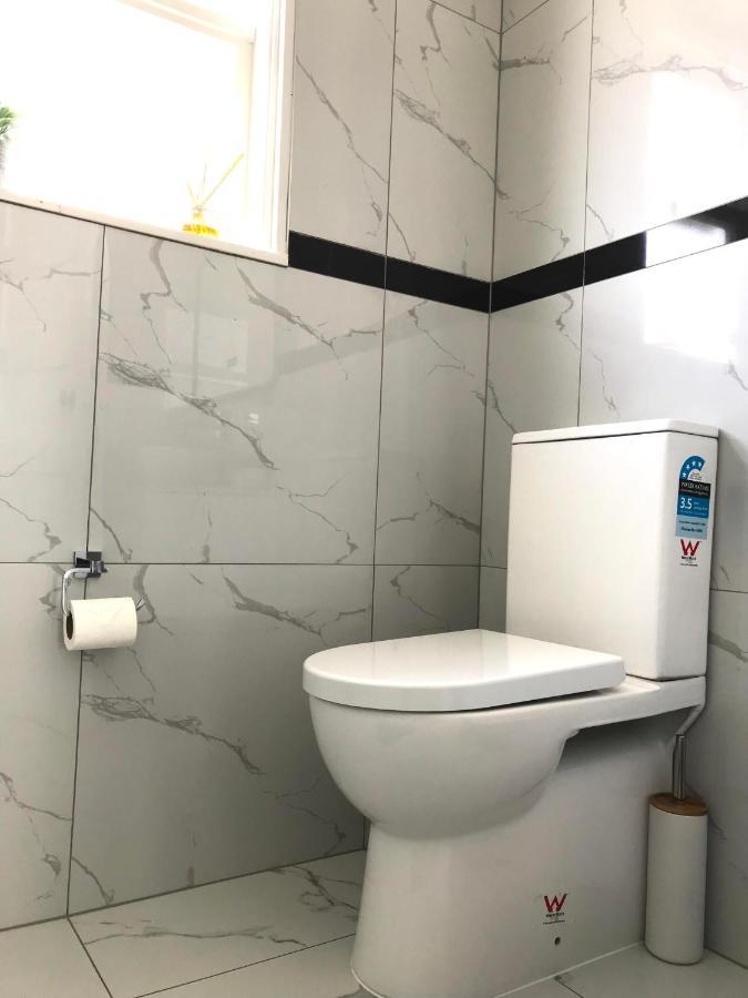 Bright & Comfy Stay In Newly Renovated Home With Parking Auckland Extérieur photo