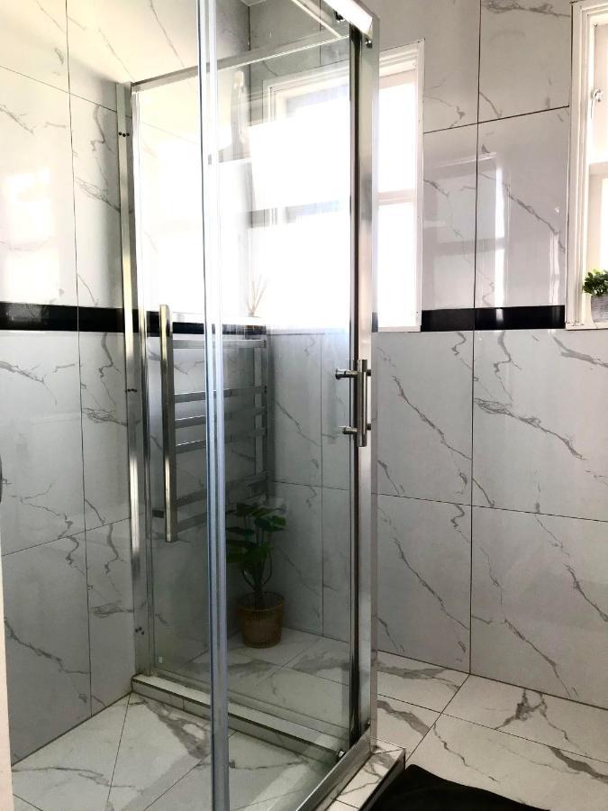 Bright & Comfy Stay In Newly Renovated Home With Parking Auckland Extérieur photo
